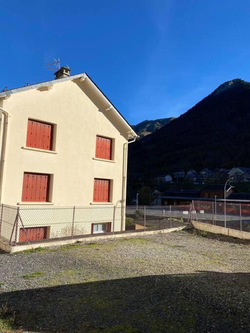 Appartement Au Centre Ville. Cauterets Luaran gambar